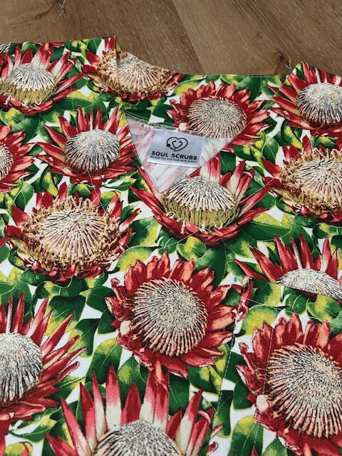 KING PROTEA Scrub Top - Image 6